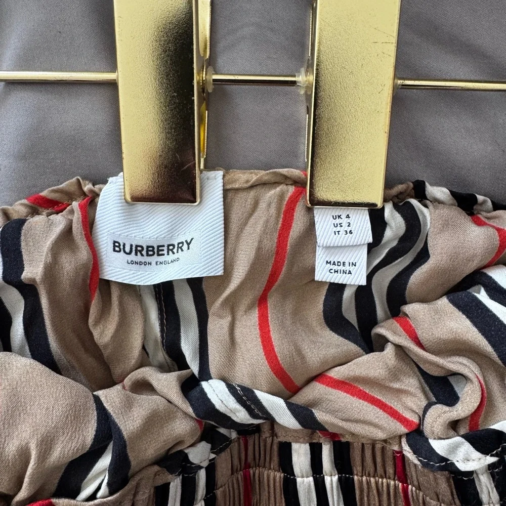Authentic Silk Burberry Shorts - Picture 2 of 3